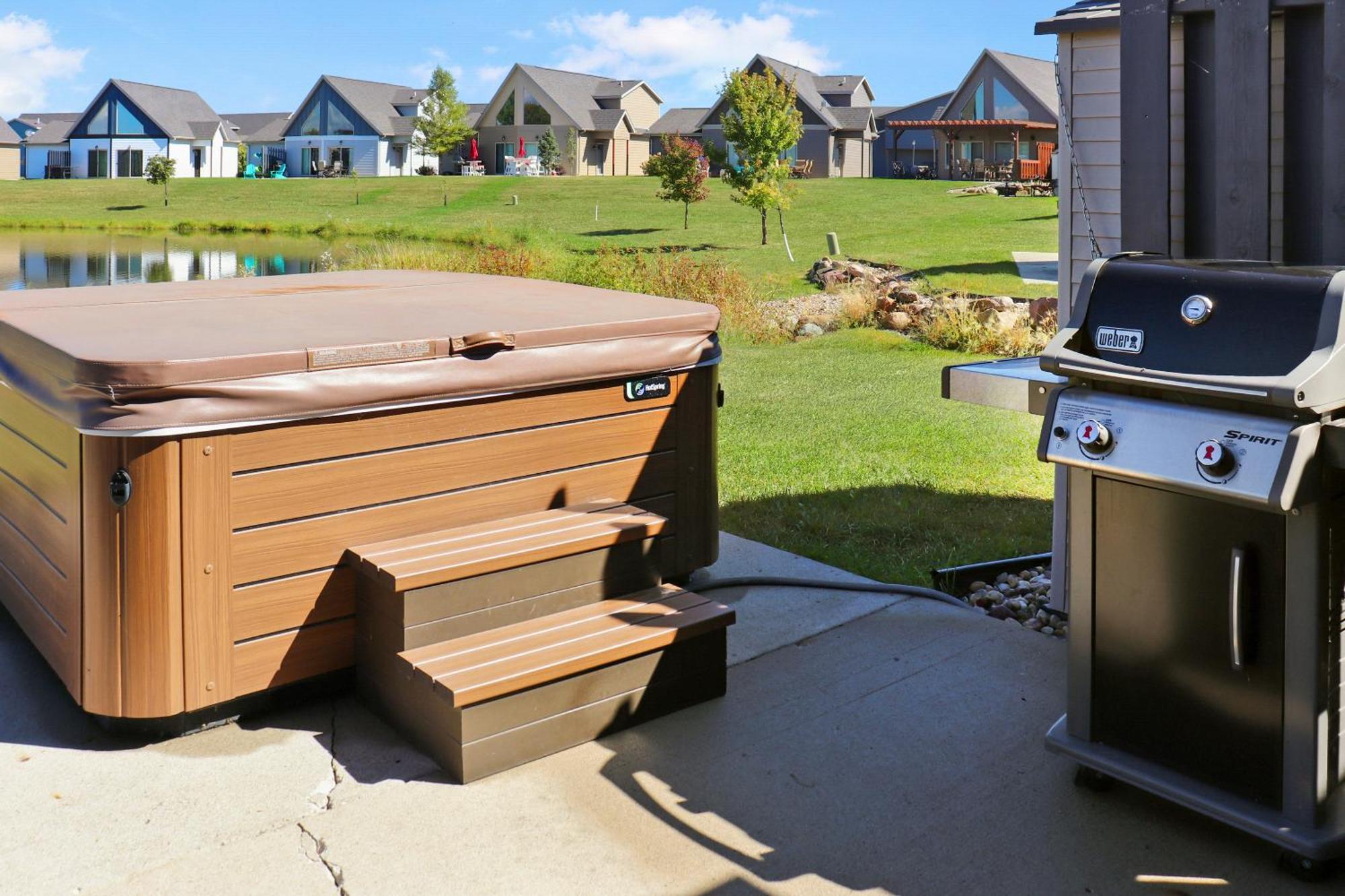 Boho Bungalow On The Pond W/ Hot Tub Arnolds Park Exterior foto
