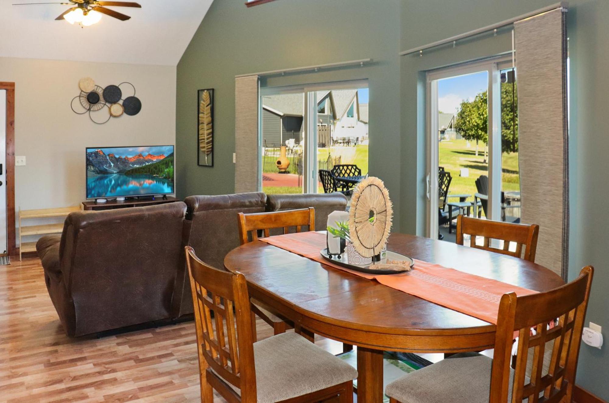 Boho Bungalow On The Pond W/ Hot Tub Arnolds Park Exterior foto